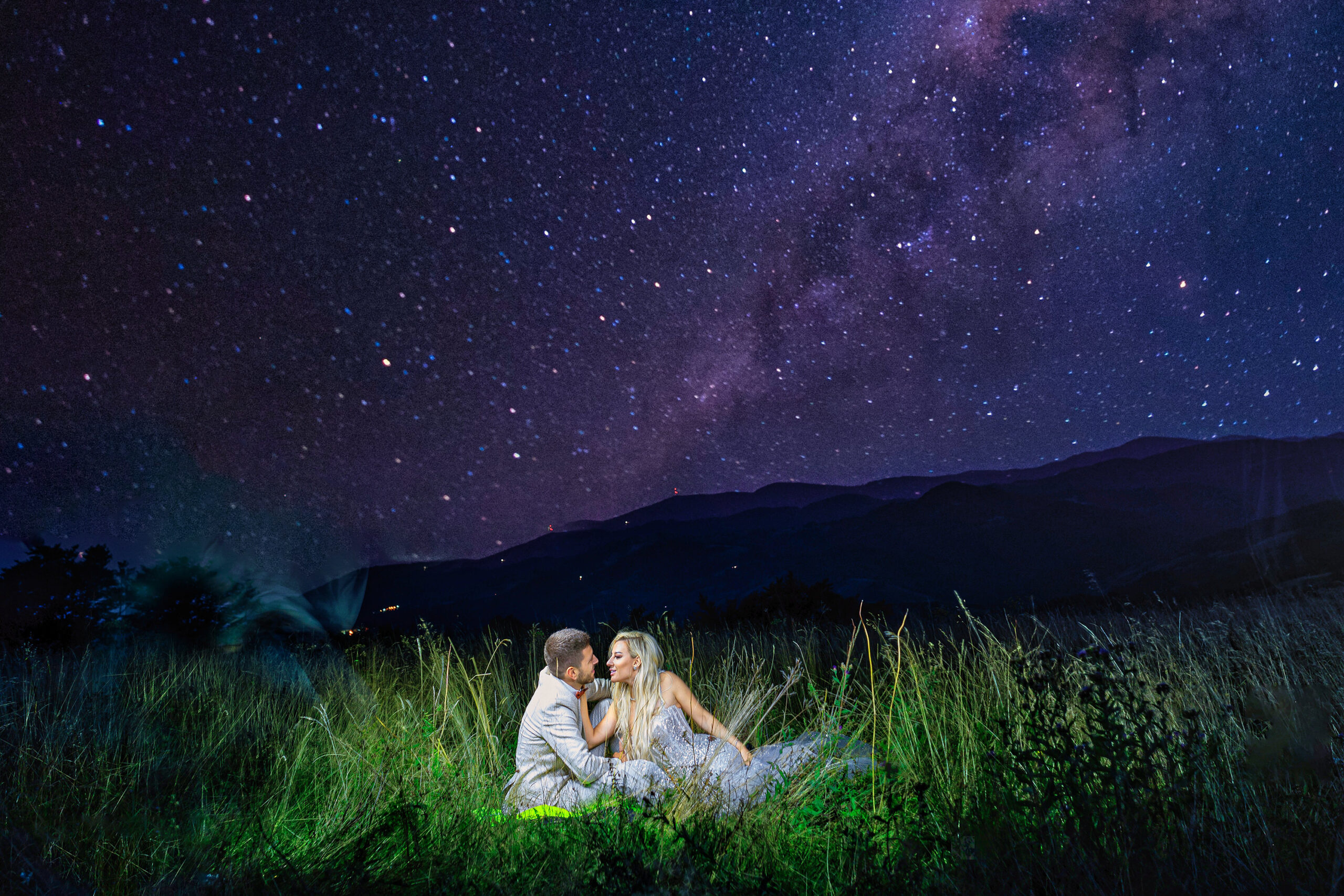 Brautporträts im Freien Hochzeitsportraits Glamouröse Brautfotografie Romantische Brautfotos